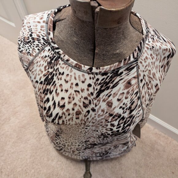 Weekends by Chicos Leopard Scoop Haglan Top  LS Size 1 - Picture 5 of 6